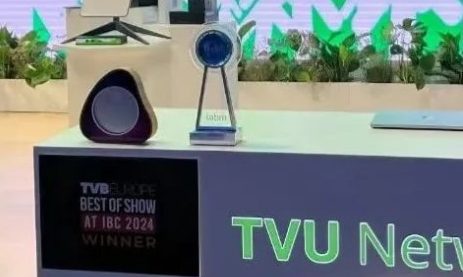 IBC创新奖(左奖杯)、IABM奖(右奖杯)以及 TVB Europe 最佳展示奖(左下标识)